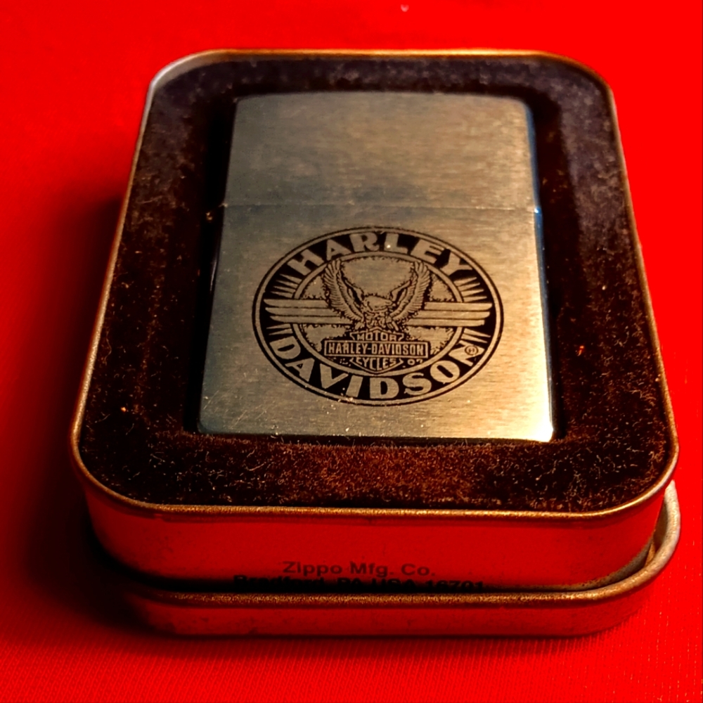Zippo -Vintage-J2000 Lighter- Advertises Harley Davidson Motorcycles-w Metal Box
